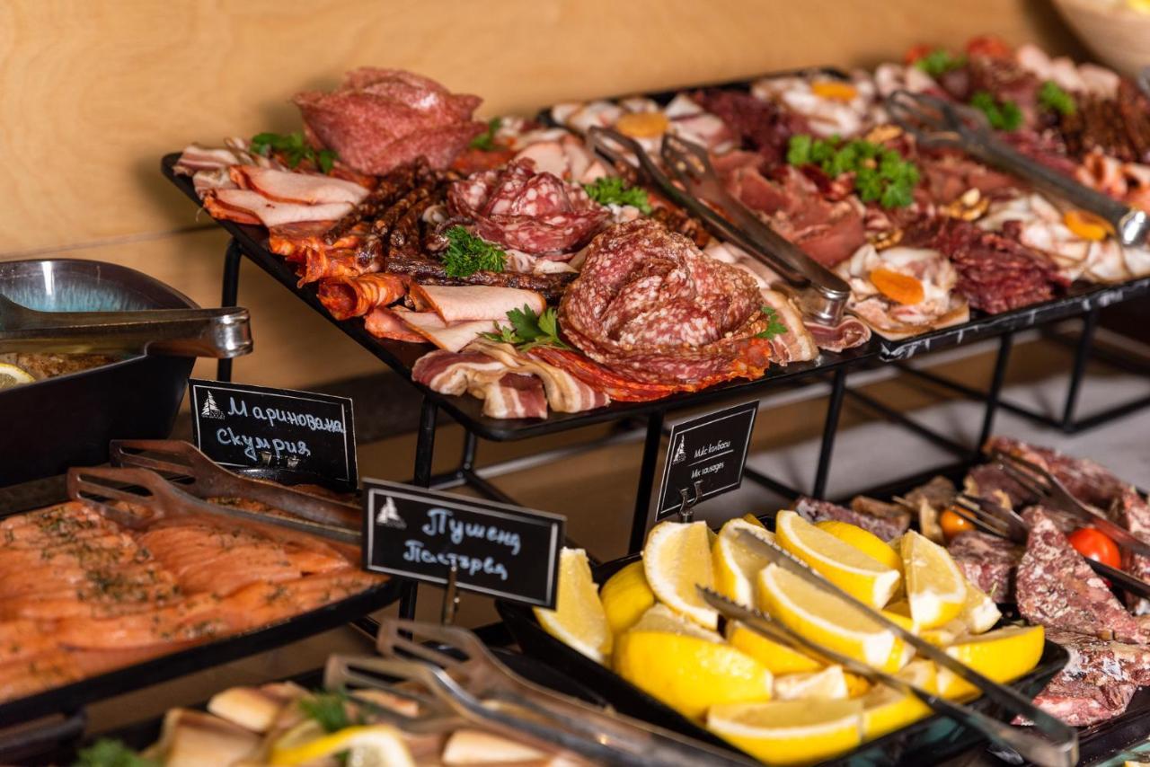 ולינגראד Hotel Arte Spa & Park מראה חיצוני תמונה A selection of charcuterie