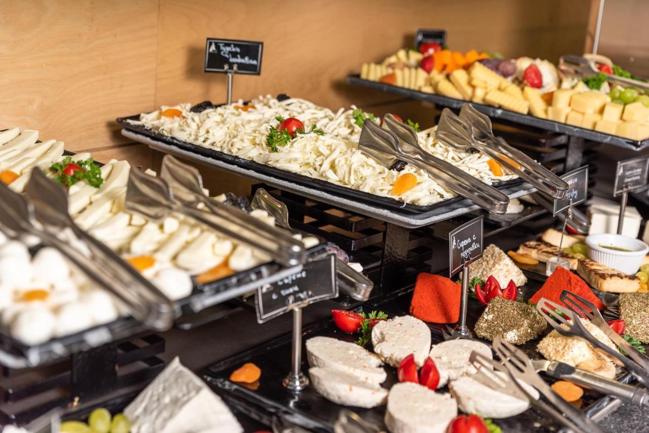 ולינגראד Hotel Arte Spa & Park מראה חיצוני תמונה A buffet at a hotel