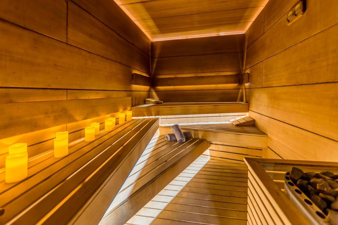 ולינגראד Hotel Arte Spa & Park מראה חיצוני תמונה The interior of the staircase
