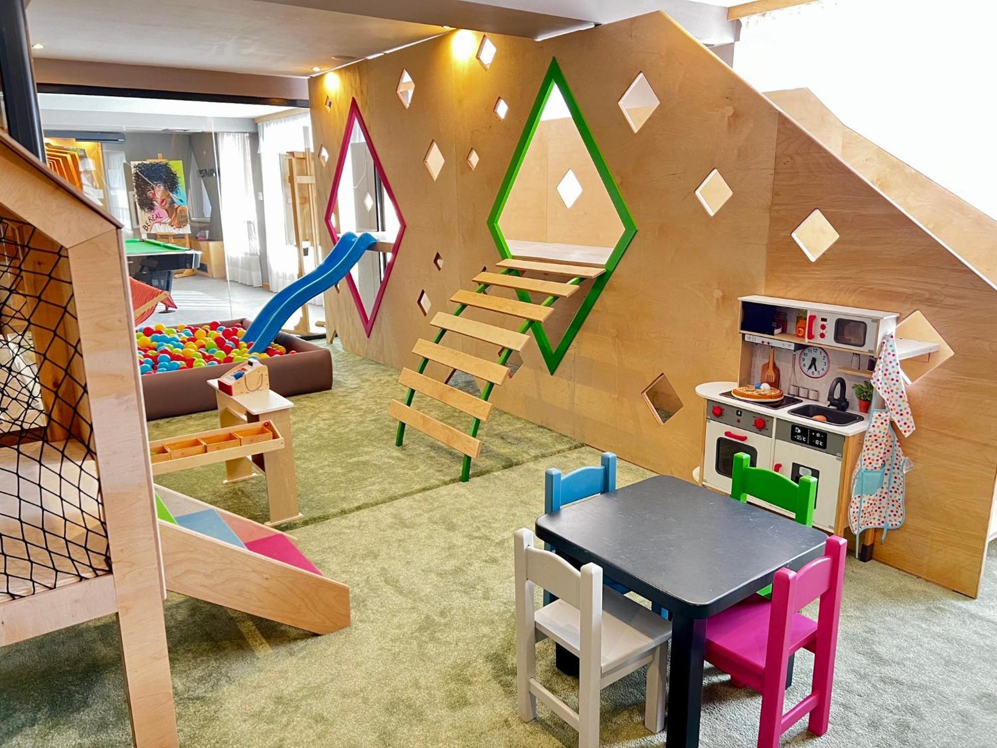 ולינגראד Hotel Arte Spa & Park מראה חיצוני תמונה The interior of the children's area